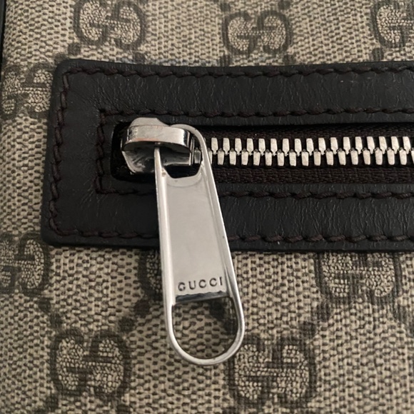 Authentic Gucci Messenger Crossbody - Picture 2 of 5